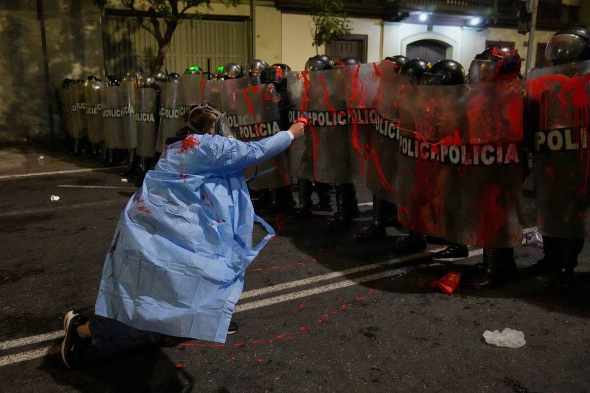 Perú. Manifestaciones cerca del Congreso durante contra el presidente José Jeri, el 15 de octubre de 2025. (AP / Martín Mejía)