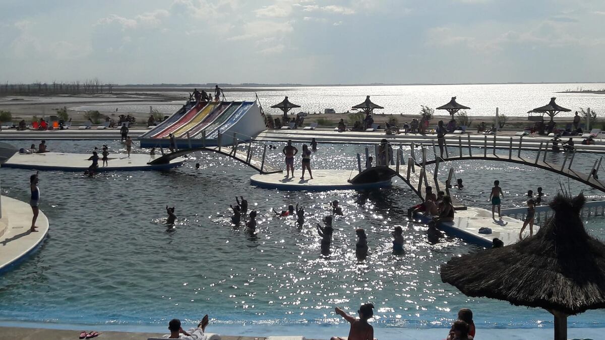Opciones termales en la Argentina: Parque termal y lúdico “Mar Epecuén” (Foto: Termas Carhue)
