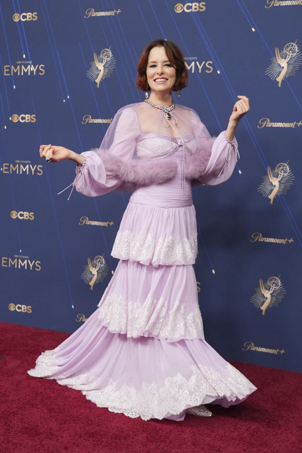 Parkey Posey, durante su paso por la alfombra roja de los Emmy 2025. (AP)