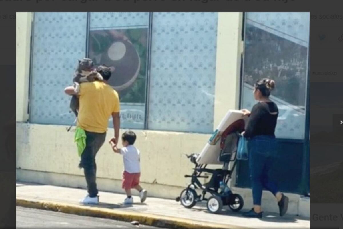 La fotografía que provocó polémica en redes por la actitud del hombre.