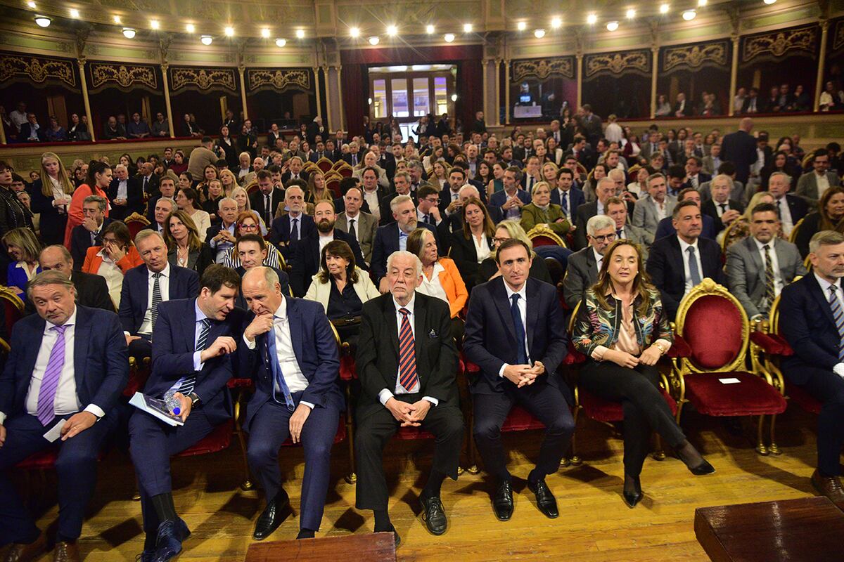 Concurrencia. La platea del Libertador, colmada de figuras de la vida pública cordobesa y nacional. (Pedro Castillo / La Voz)