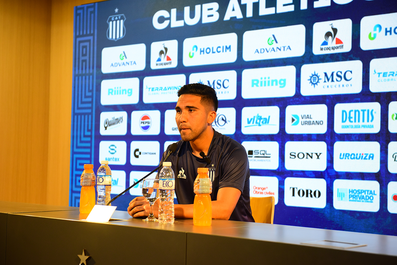 Presentación de Emanuel "Bebelo" Reynoso en Talleres.
Foto: César Heredia / La Voz