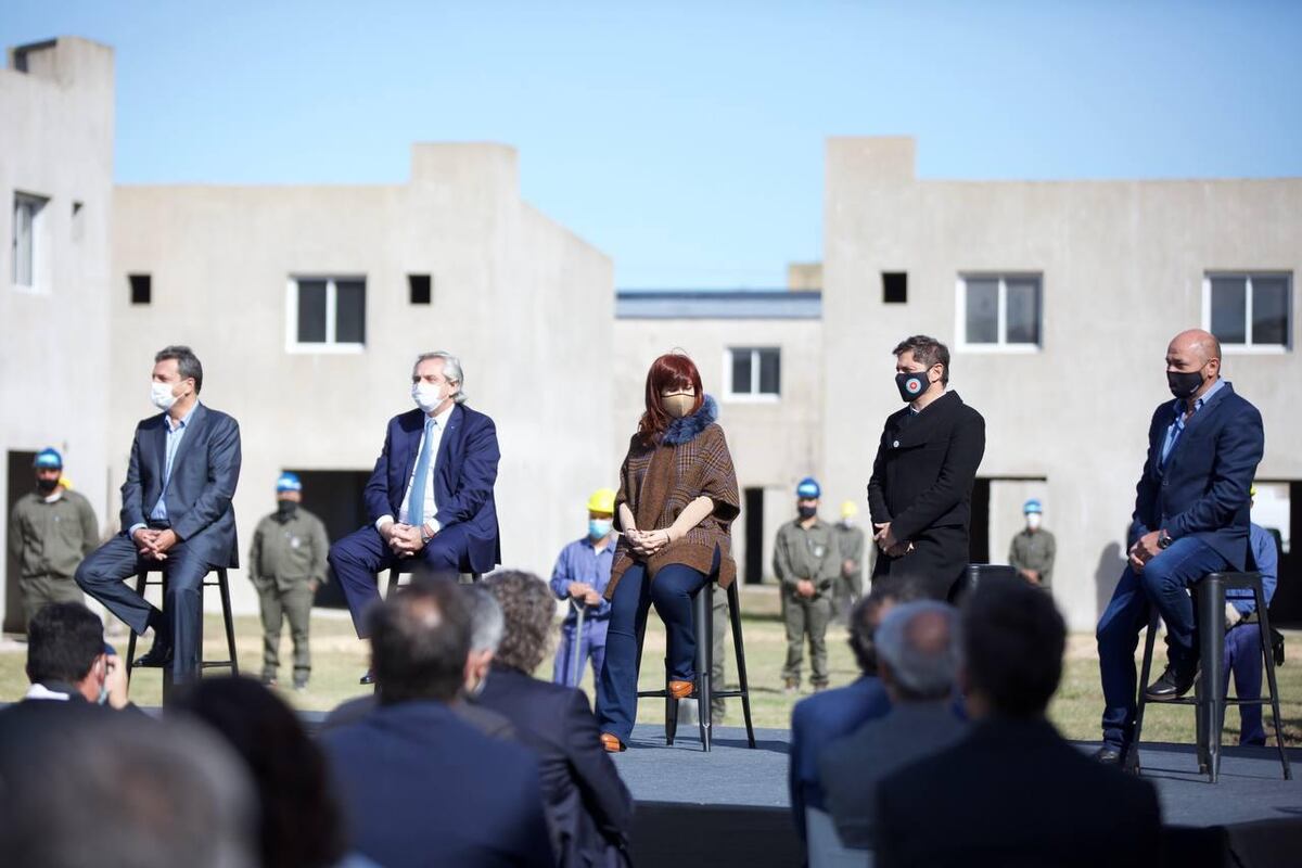 Alberto Fernandez
Sergio massa
Axel Kicillof
Ferraresi
Mario Secco
Cristina Fernandez de Kirchner durante un acto en Ensenada Foto Prensa Presidencia