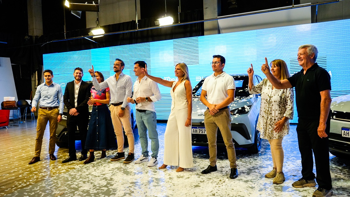 Tres cordobeses ya disfrutan de su BYD, los primeros vehículos eléctricos entregados por Familia Parra.