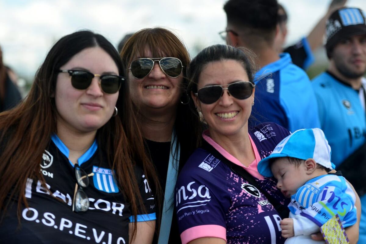 Los hinchas de Racing serán mayoría esta tarde en San Luis. (Javier Ferreyra / Enviado especial)