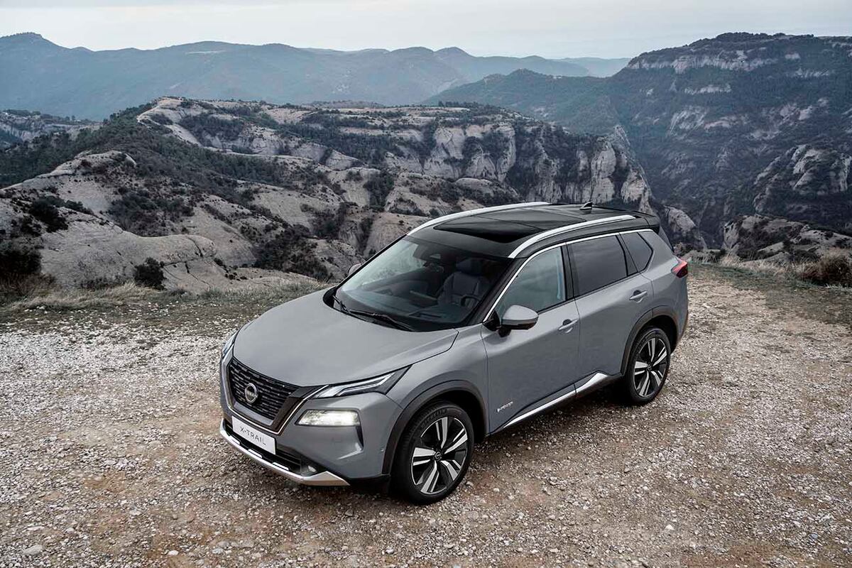 Se ofrece con dos configuraciones mecánicas. La versión Exclusive tiene el conocido motor naftero 2.5 litros (181 CV y 245 Nm). La versión e-Power utiliza un sistema híbrido en línea, que Nissan denomina E-Power. EI X-Trail Exclusive cuesta $ 17.650.000, mientras que el X-Trail E-Power se posiciona en $ 29.990.000.