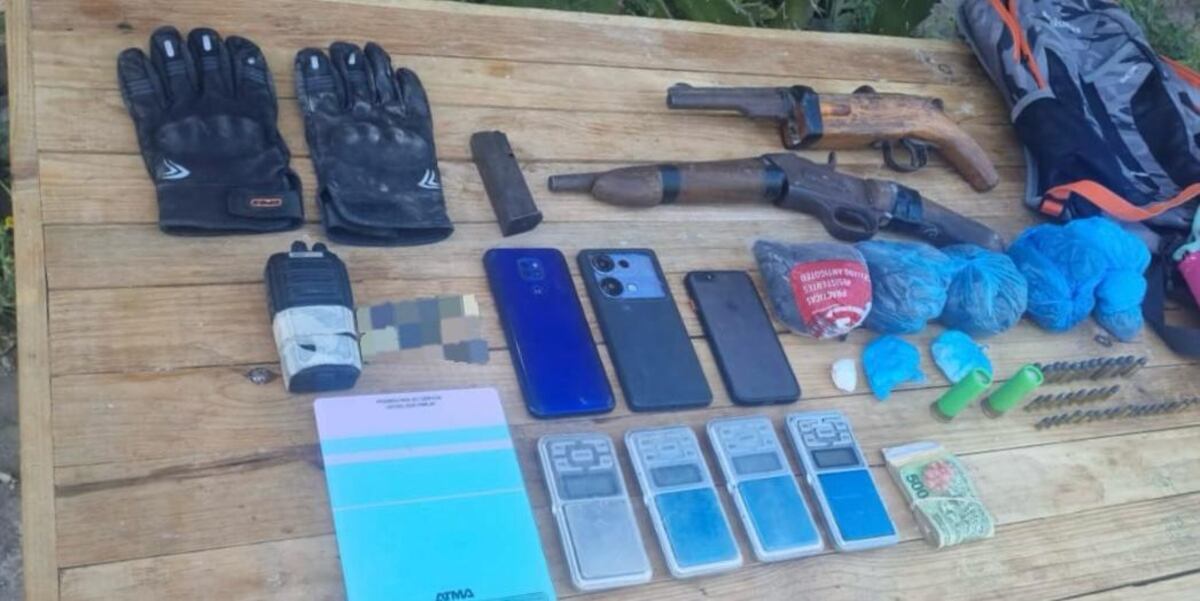 Los elementos secuestrados en el procedimiento (Policía de Córdoba).