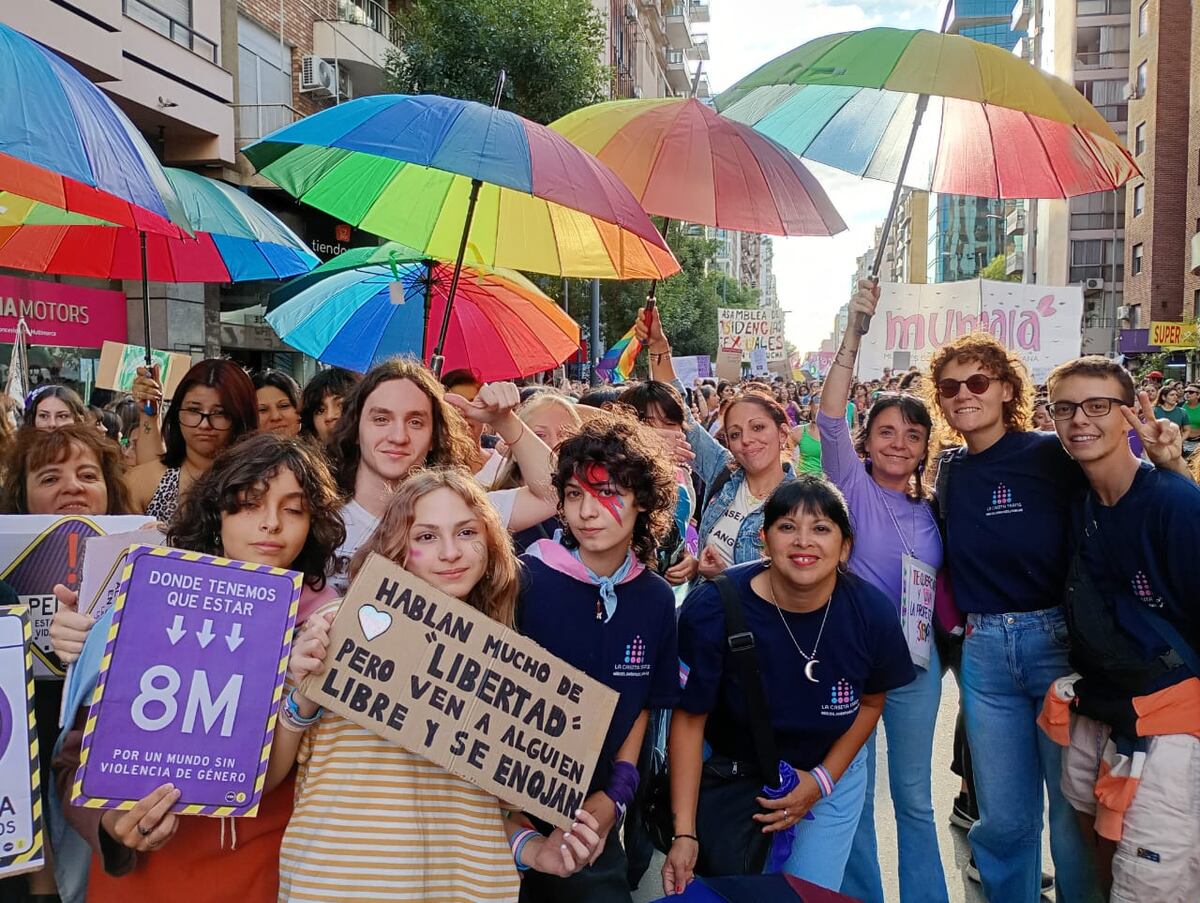 Integrantes de La Casita Trans en la última marcha del 8M. (Gentileza)