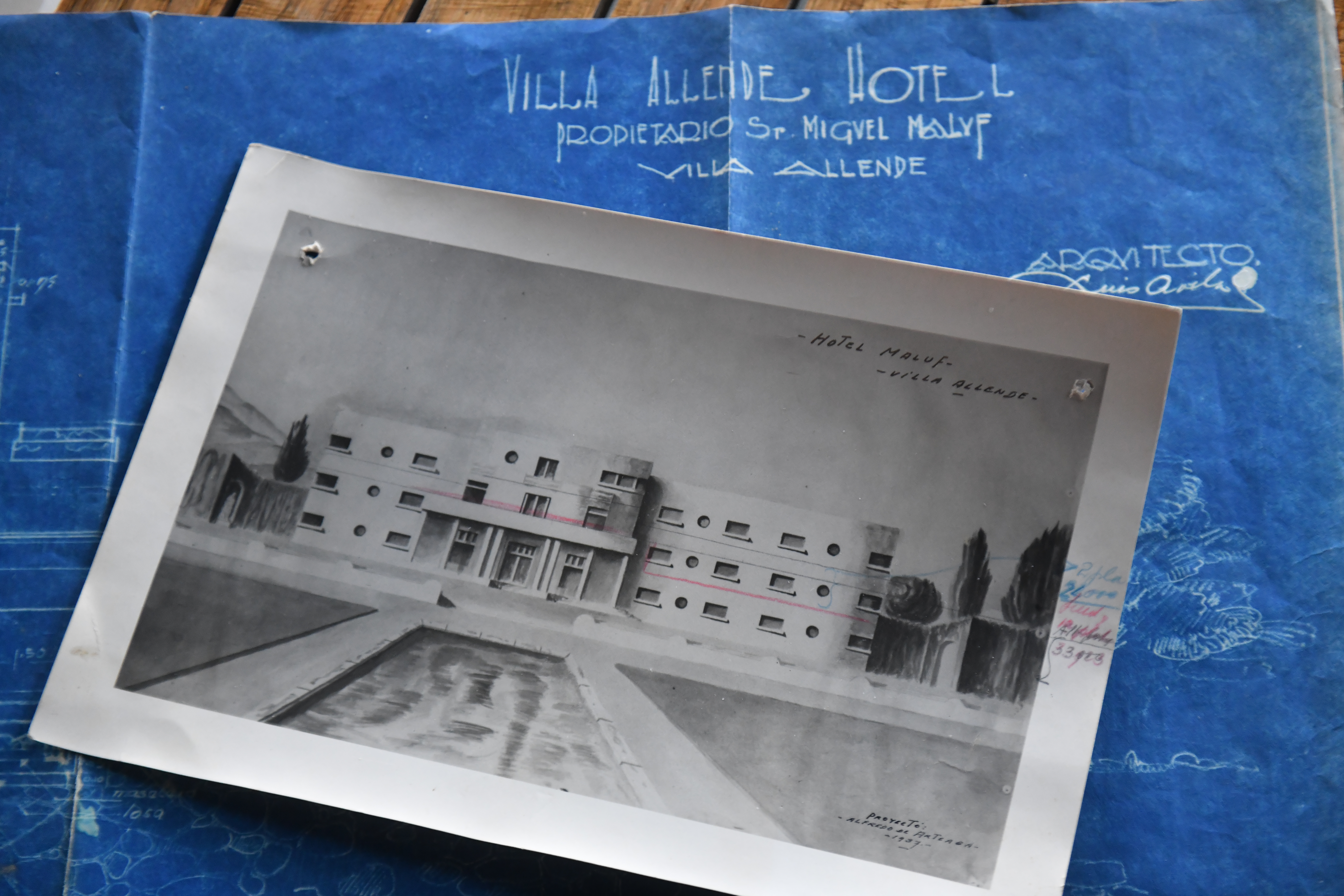 Una de las fotografías históricas del emblemático edificio construido hace casi 100 años.