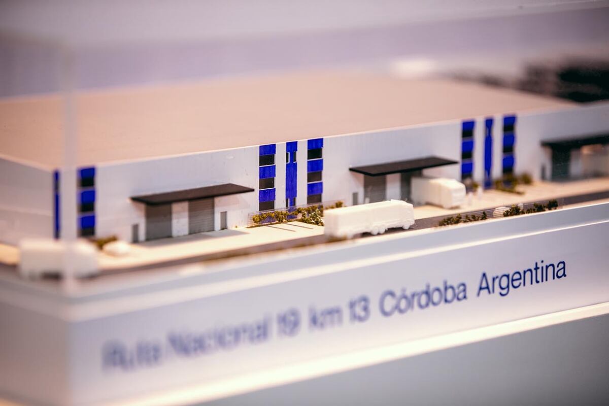 El stand incluyó una maqueta de Nodo Flex, la nave estrella del parque logístico.