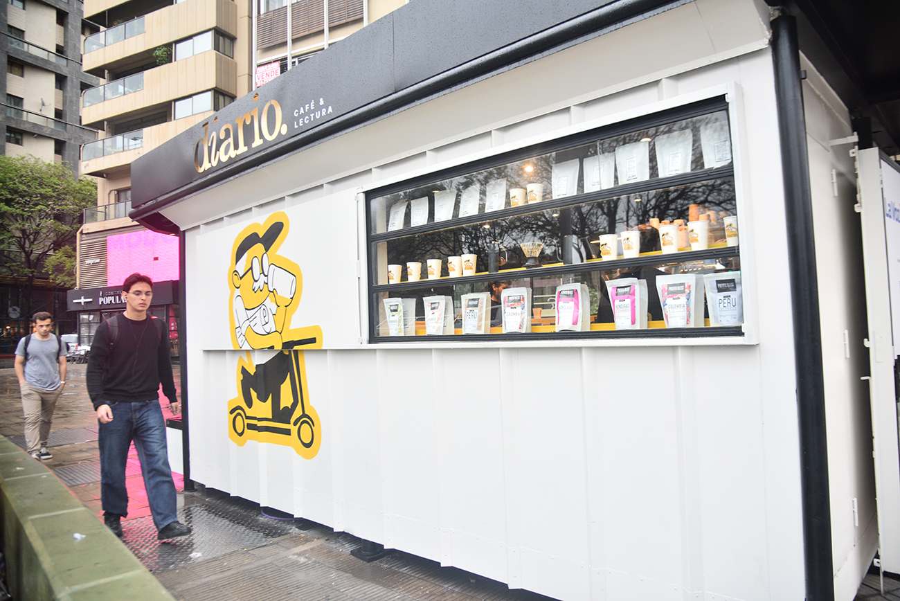 Diario.
Nuevo kiosco de diarios café ubicado en plaza España (Pedro Castillo / La Voz)