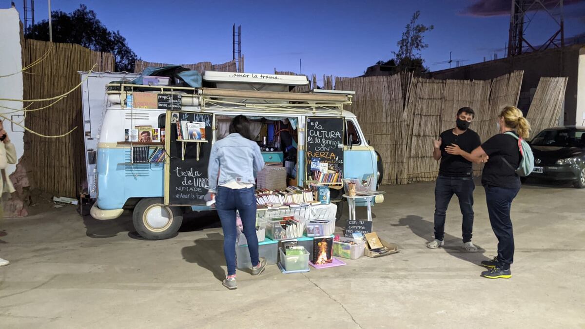 La librería móvil, por estos días en Fiambalá (Catamarca).