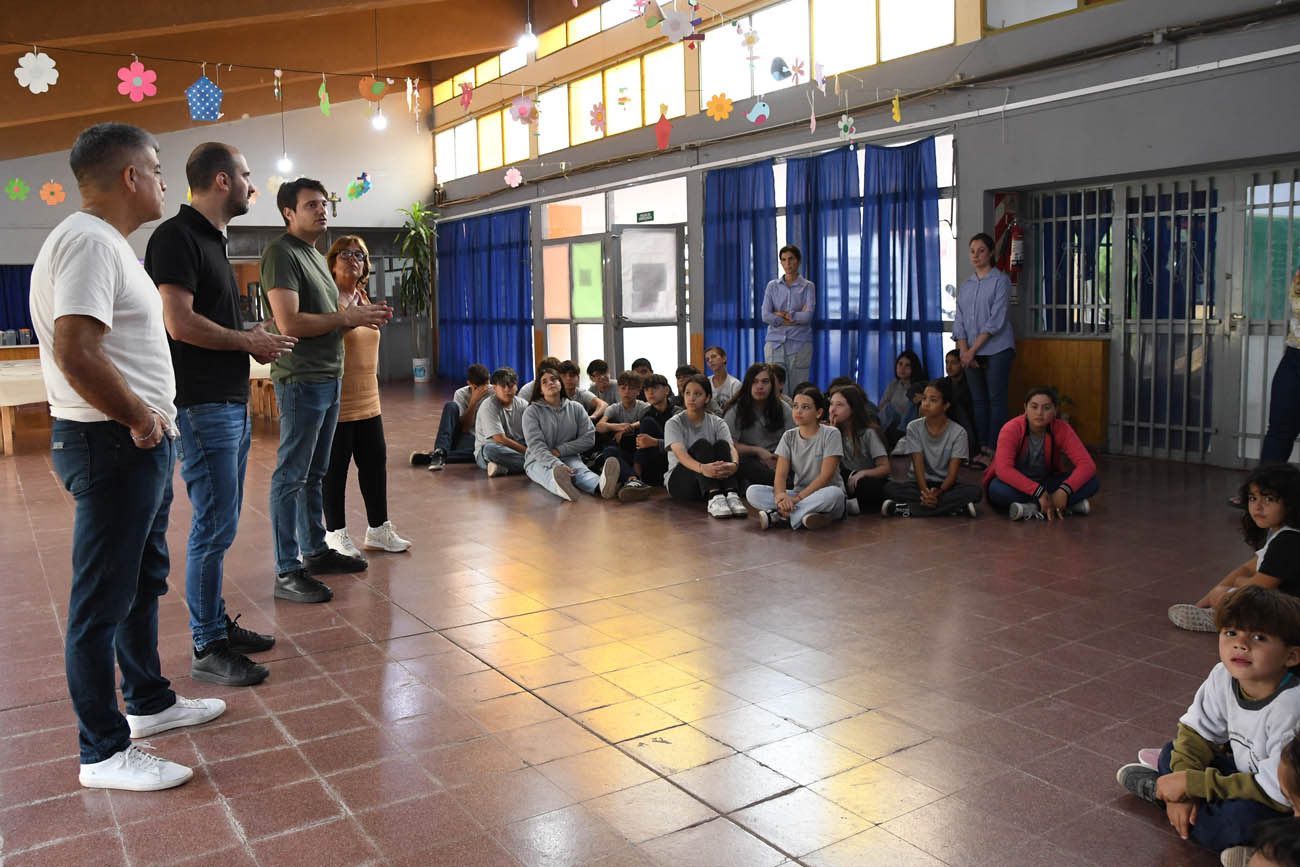 El programa provincial Manos alienta la participación juvenil.