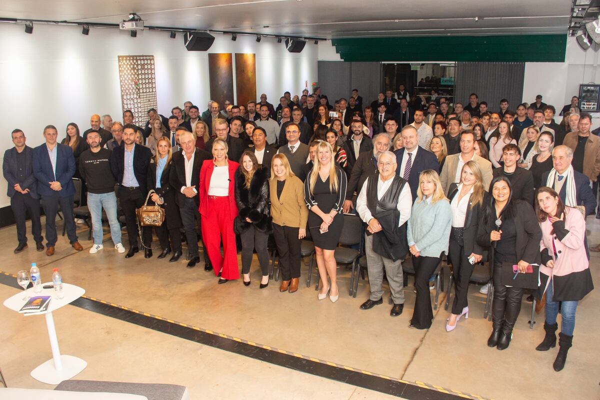 Sikora (en el centro), junto con las diputadas Ponce e Ibáñez.