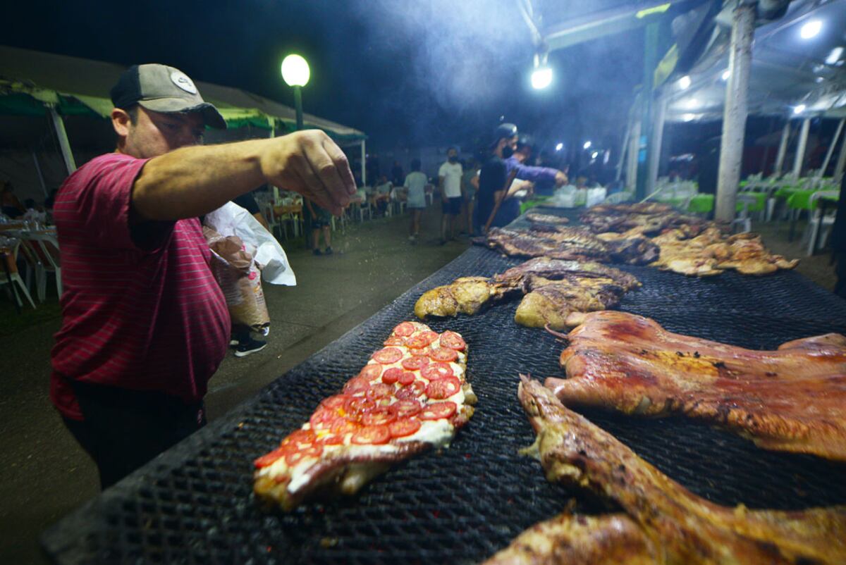 El espectáculo de la comida durante el Festival de Doma y Folklore de Jesus María merece destacarse en un lugar especial. Foto Javier Ferreyra