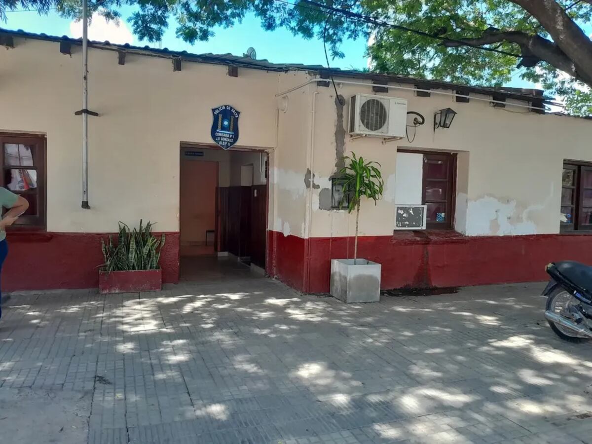 Inspeccionan la Comisaría de Joaquín V. González tras la muerte de “Nity” Cuellar.