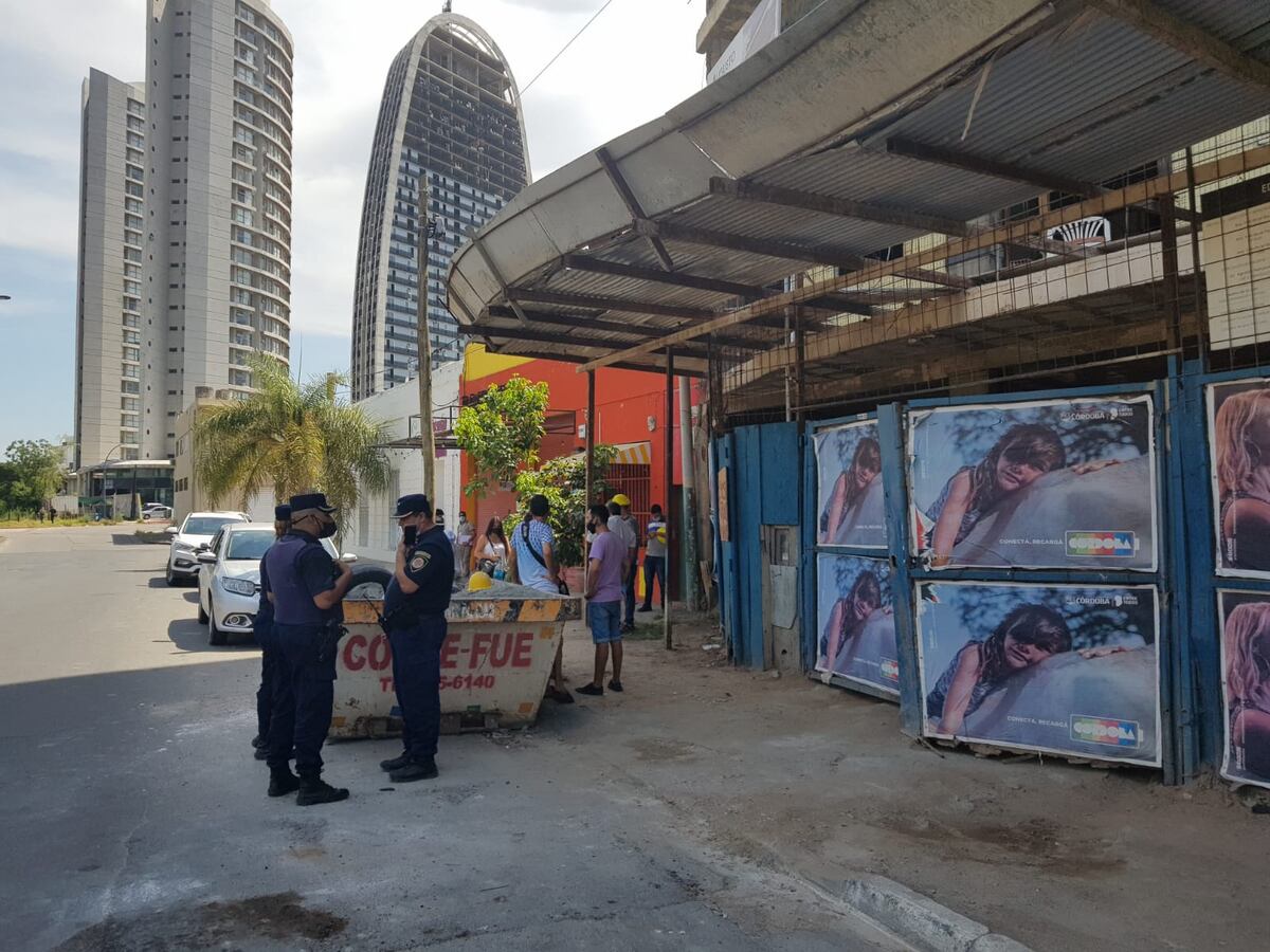 Murió un obrero de la construcción en un predio ubicado en la calle Ovidio Lagos al 75, en barrio General Paz. (Nicolás Bravo/La Voz)