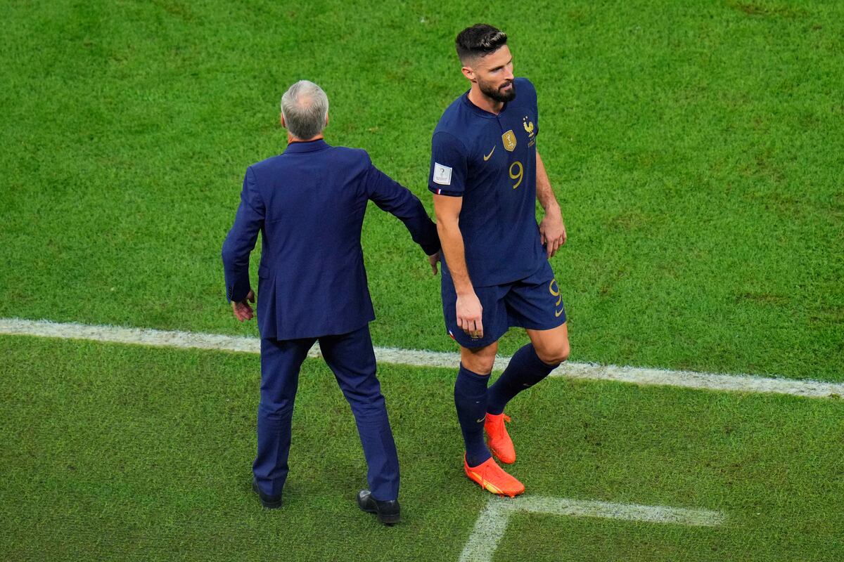 Francia metió dos cambios antes que terminara el primer tiempo ante Argentina. (AP).