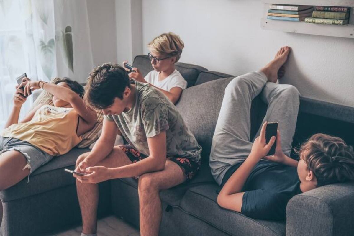 Celulares: el regalo tecnológico que desplazó a los juguetes en el árbol de Navidad 2025