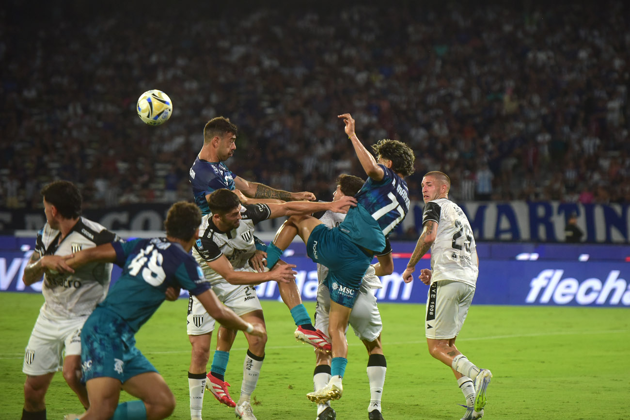 Talleres venció 2 a 1 a Gimnasia de Mendoza por la quinta fecha del Torneo Apertura de la Liga Profesional. (Nicolás Bravo / La Voz)