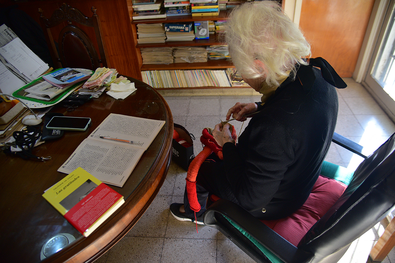 Nora se enfoca en sus pasatiempos y encuentra formas de adaptar su rutina a la vejez.
Foto: Pedro Castillo / La Voz