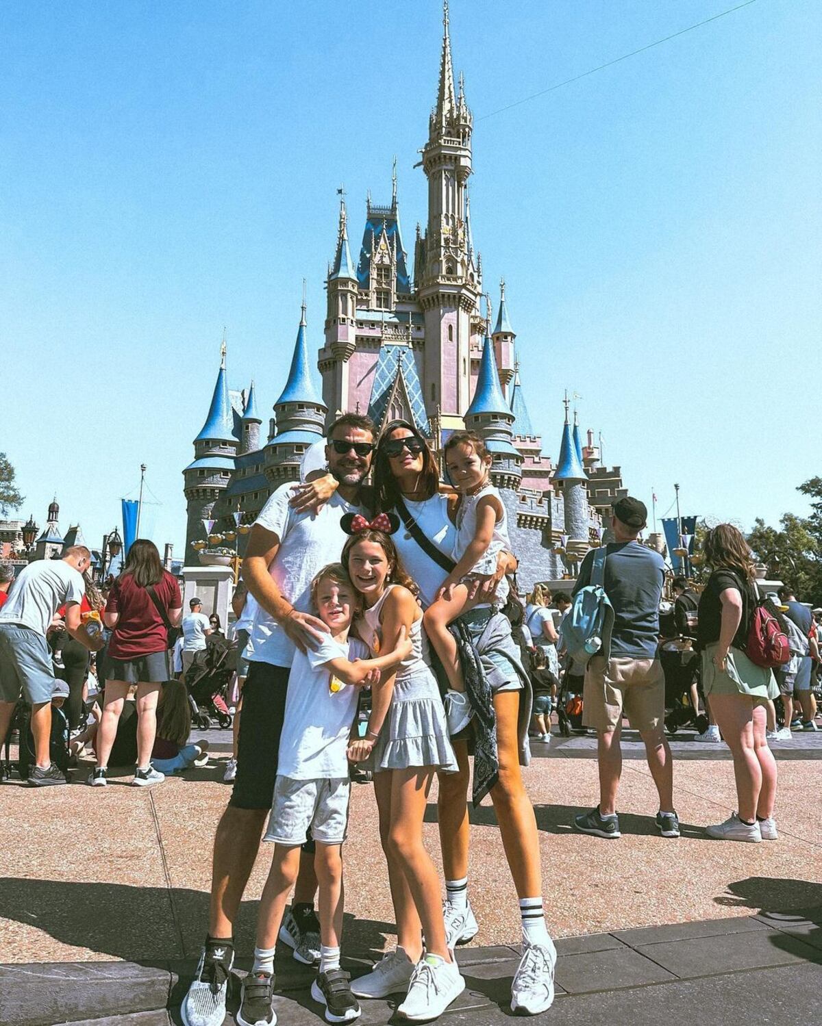 Paula Chaves y Pedro Alfonso de vacaciones en Disney.