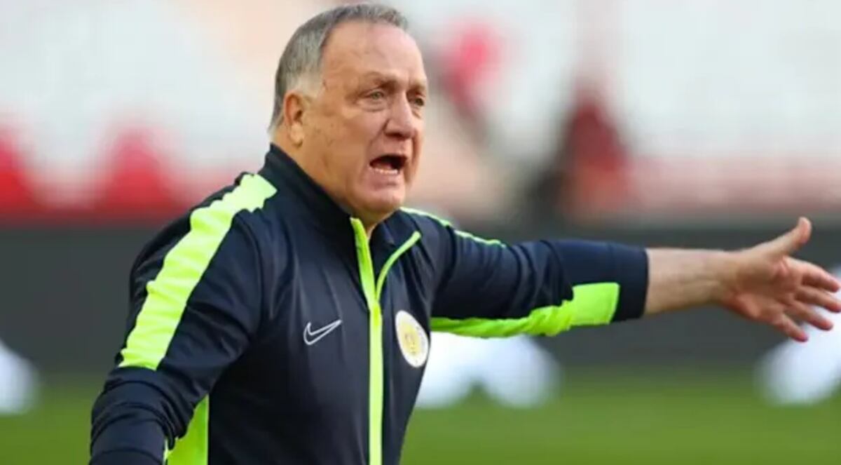 Dick Advocaat, entrenador de Curazao. (X)