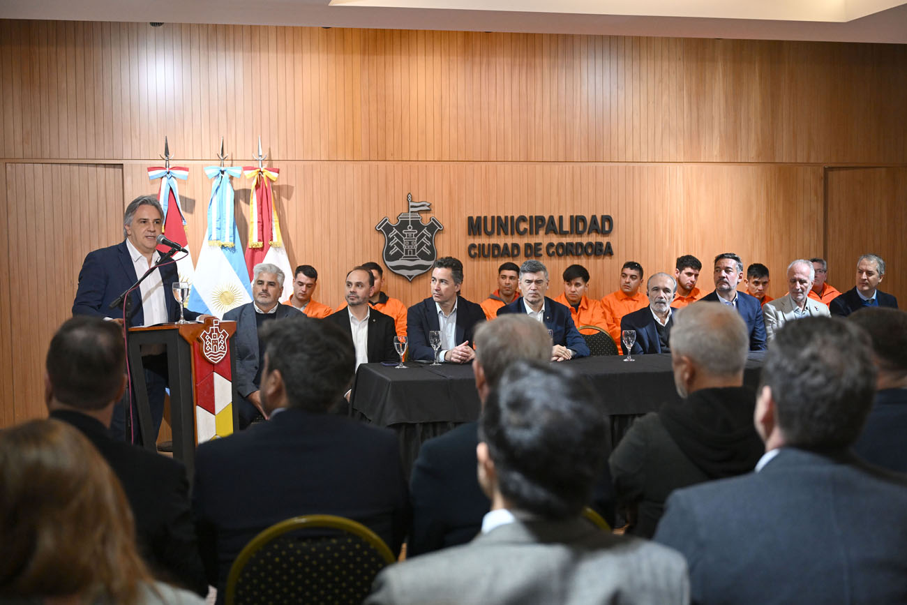 El gobernador Martín Llaryora y el intendente Daniel Passerini anunciaron el llamado a licitación para la sistematización vial e hidráulica de la Ruta Provincial A-104.