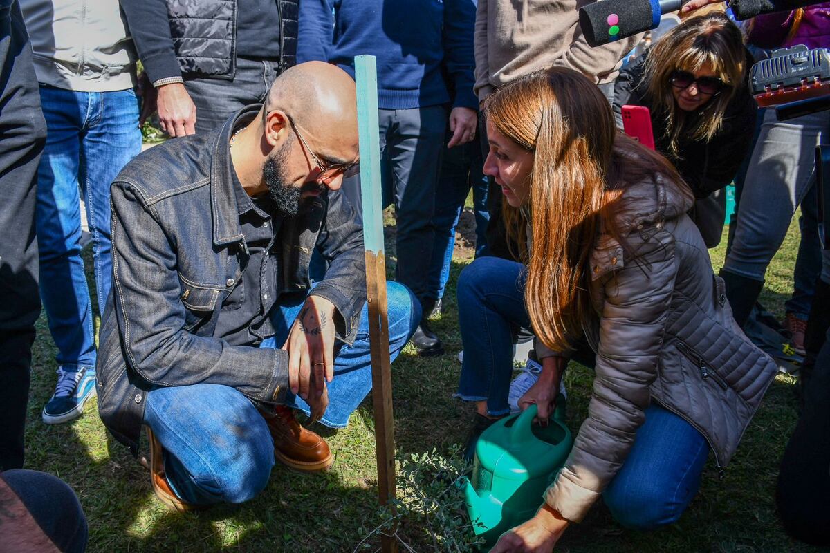 Con Abel Pintos inauguraron el primer Bosque de Bolsillo de Artistas.