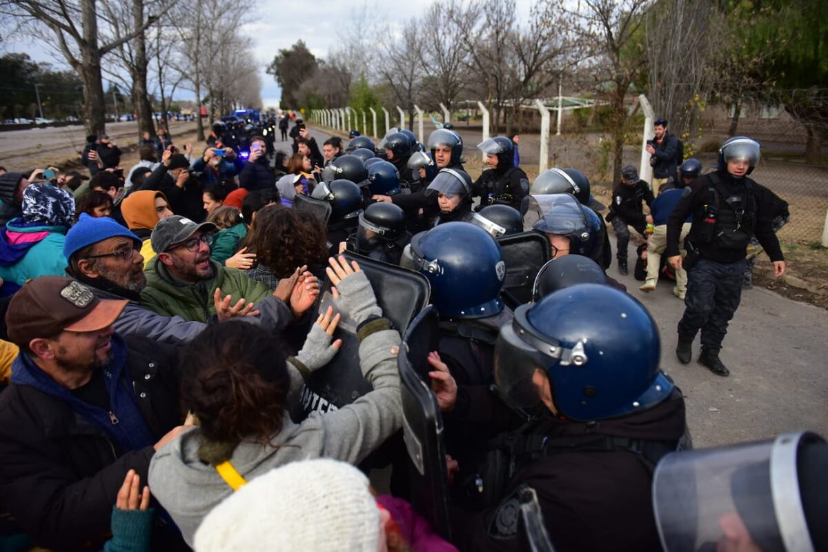 Incidentes en el operativo del traslado del quebracho. (La Voz)