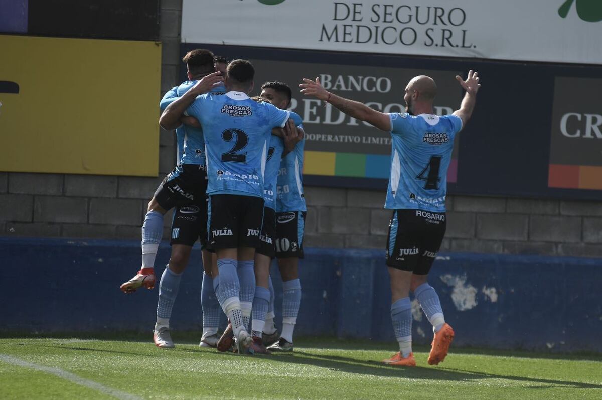 Racing de Nueva Italia empató 2-2 ante Atlanta por la fecha 29 de la Primera Nacional. (Federico López Claro / La Voz)