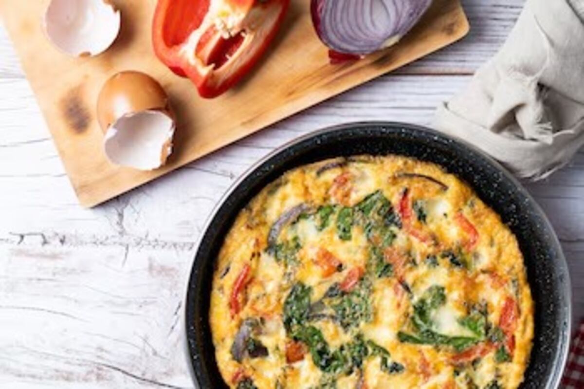 Cómo hacer frittata de papa y verduras: la receta simple y liviana para una cena nutritiva