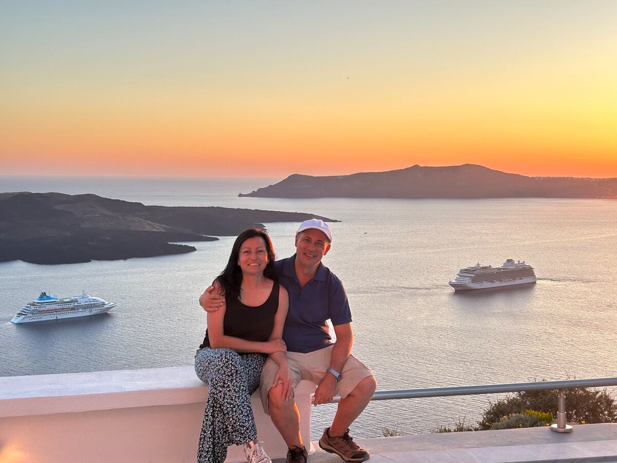 Ana Lisa con Patricio, su esposo, haciendo lo que más les gusta en vacaciones: viajar.