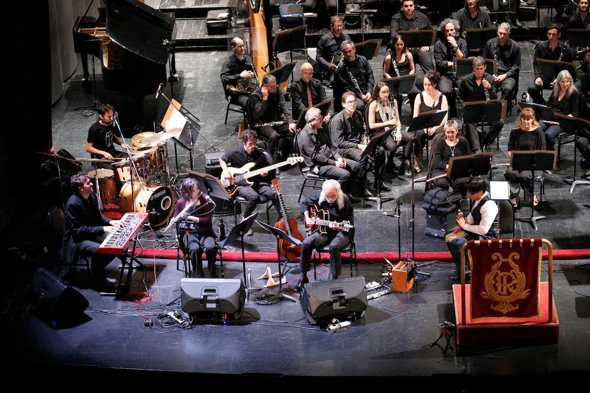 Horacio Burgos y la Orquesta Sinfónica abrieron en noviembre del 2025 el Festival Internacional de Jazz, en el Teatro San Martín.