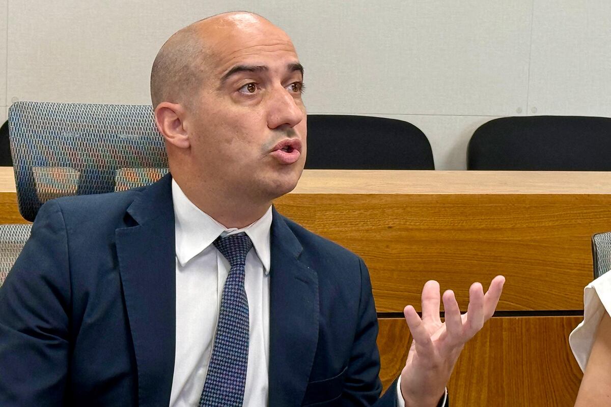 El fiscal Pablo Jávega da detalles de la elevación de juicio del femicidio de Nora Dalmasso. (Tomy Fragueiro / La Voz)