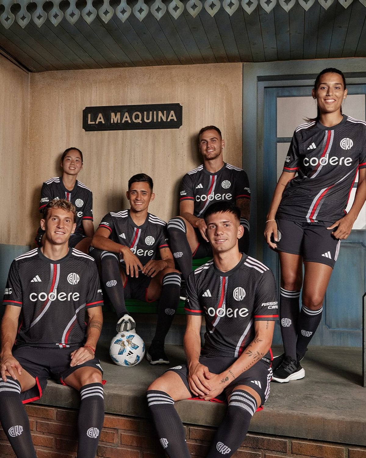 La nueva camiseta de River, en homenaje a La Máquina. (Prensa River)