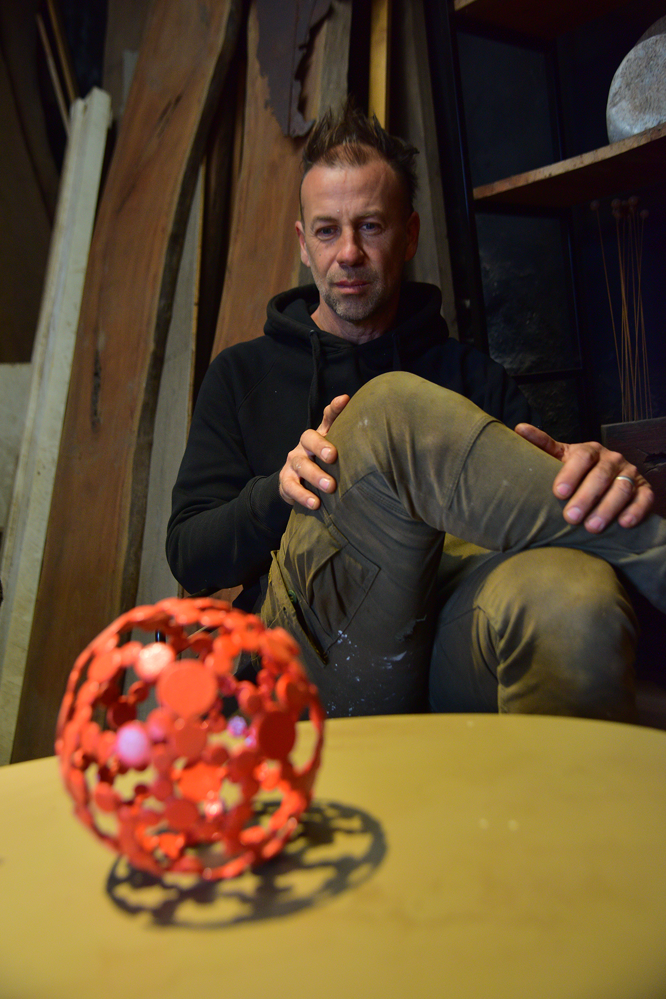 Córdoba. El artista plástico Simón Ibañez Duran en su taller. (Pedro Castillo / La Voz)