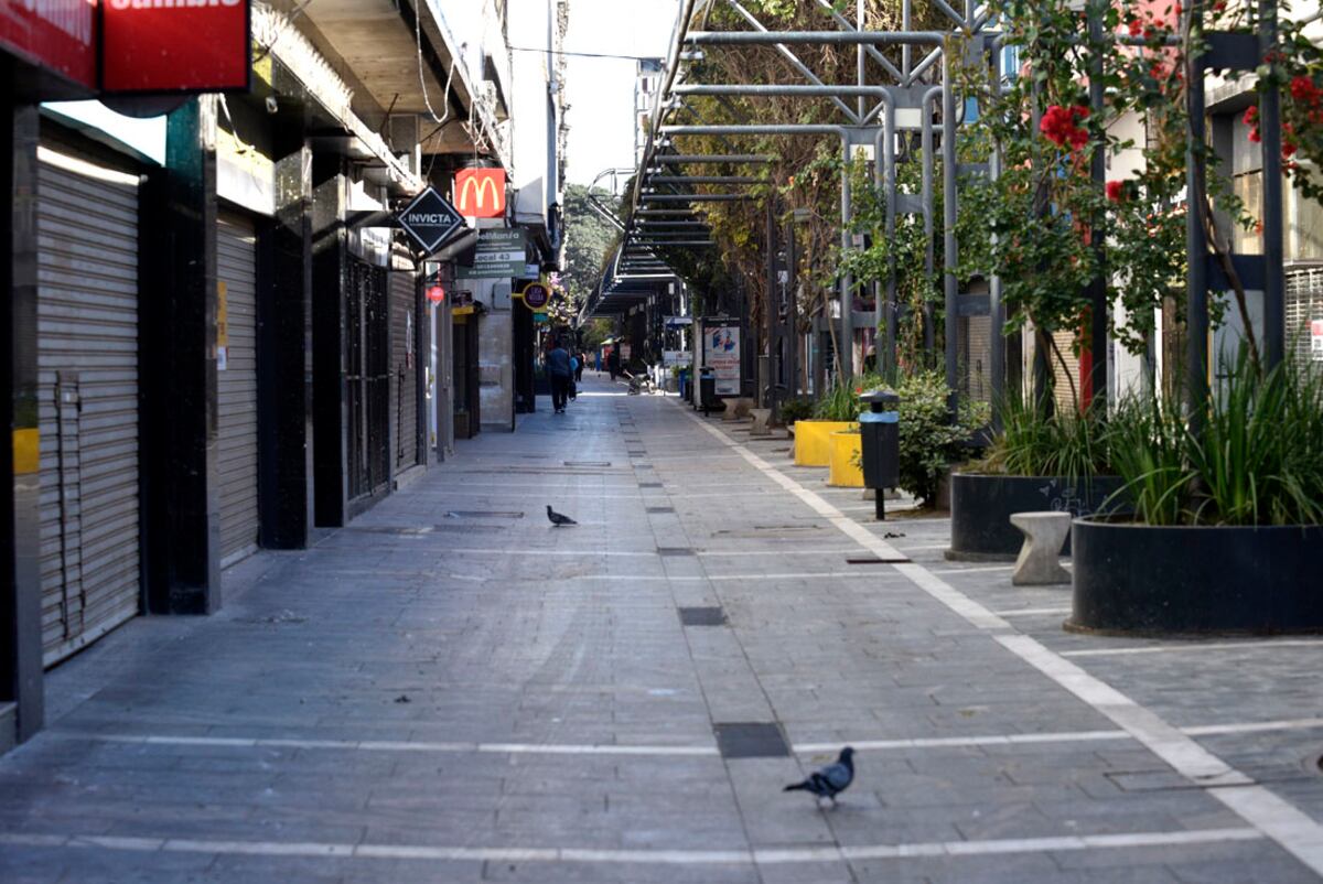 Una postal de la peatonal vacía este lunes. (Foto: Ramiro Pereyra)