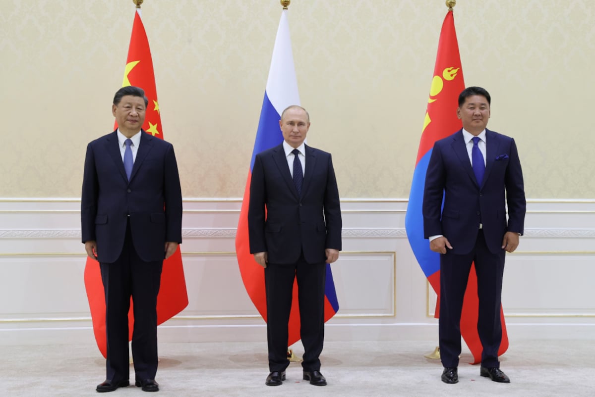 De izquierda a derecha: el presidente chino, Xi Jinping; el presidente ruso, Vladimir Putin; y el presidente mongol, Ukhnaa Khurelsukh (Foto / Kremlin)