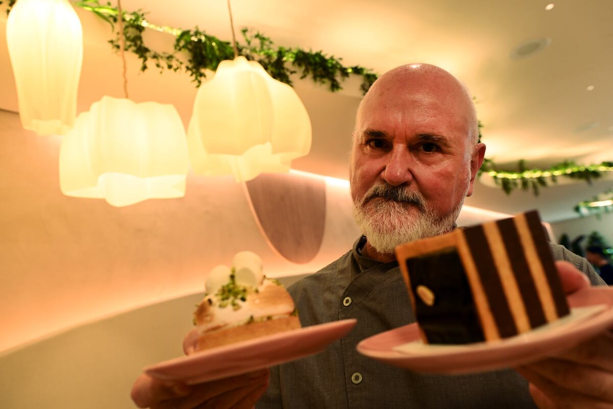 El chef pastelero Osvaldo Gross en Córdoba va a ofrecer un pop up con creaciones propias en Cherry Season. Foto Javier Ferreyra