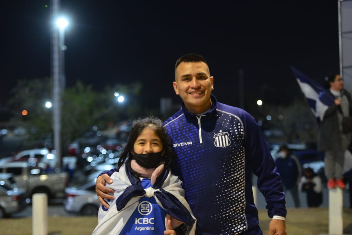 Las y los Cara 'e Cancha de Talleres en la previa del partido con Vélez por la Copa Libertadores. (Facundo Luque y Javier Ferreyra)