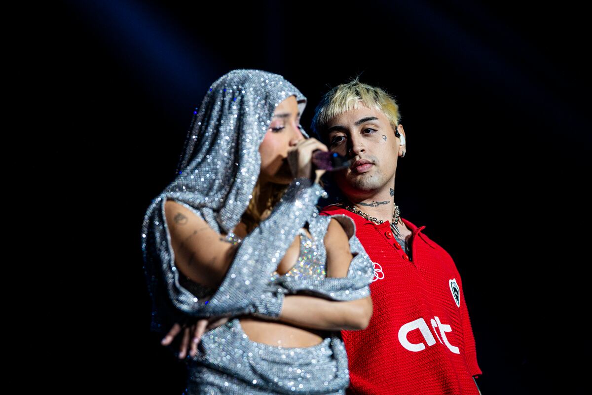 Emilia con Tiago PZK en su primer show en el Movistar Arena (Foto: @simon_canedo)
