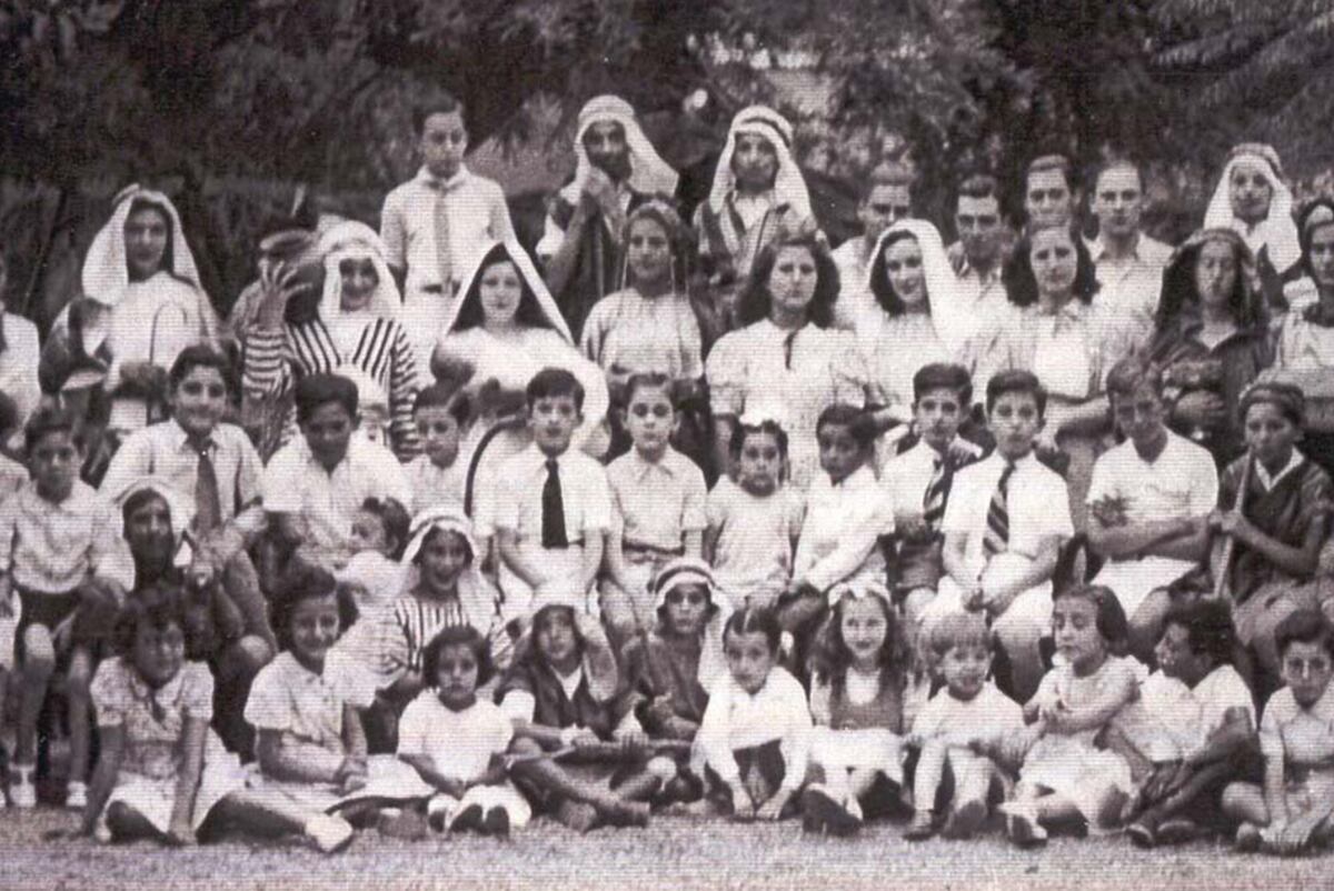 Navidad del año 1983. Pesebre viviente con todos los hijos de los primeros habitantes del barrio. Foto: Facebook Cerro de las Rosas-Documentos históricos / Grupo Edisur