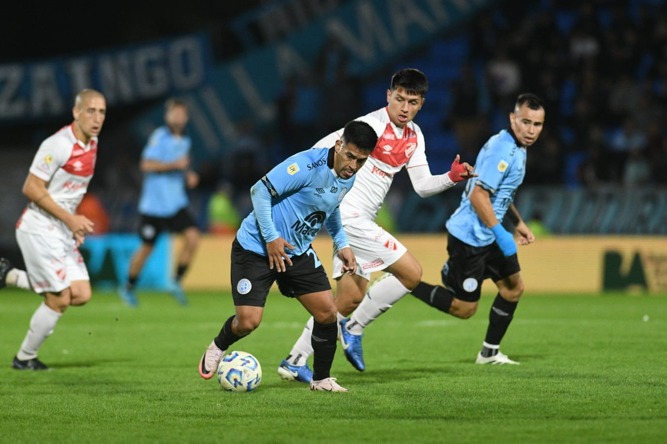 Belgrano recibió a Argentinos Juniors en Alberdi por la fecha 15 del Torneo Apertura. (Facundo Luque / La Voz)