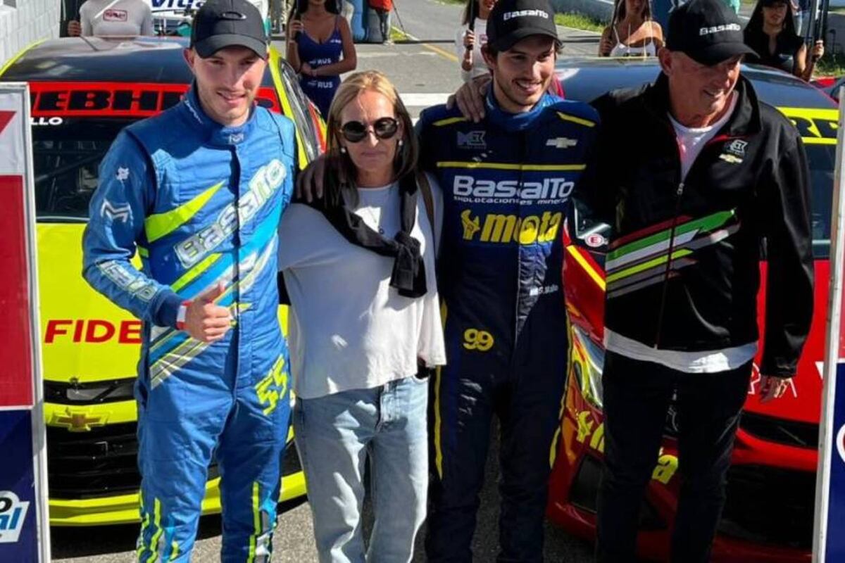 Los hermanos Santiago y Manuel Mallo junto a su familia. Los riotercerenses marcaron un hito en el autódromo Oscar Cabalén.
