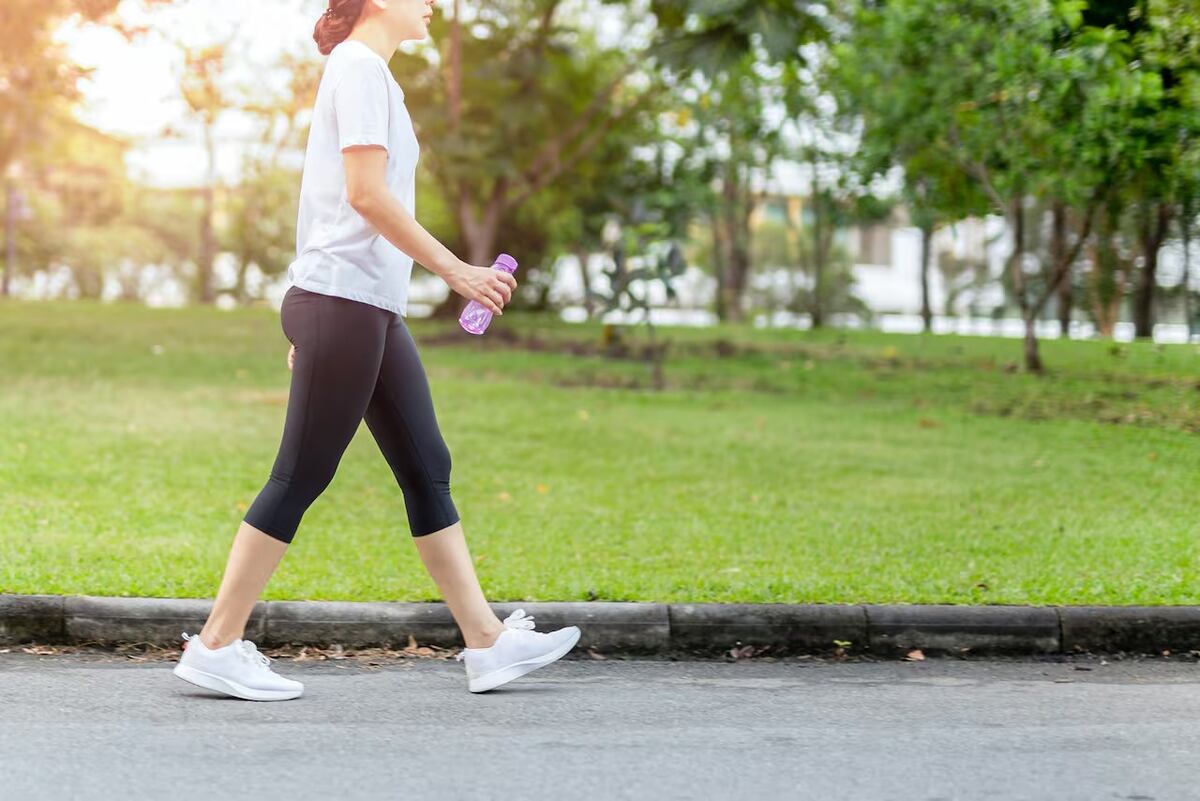 El mito de los 4.000 pasos diarios: cuántas veces por semana hay que caminar para proteger el corazón