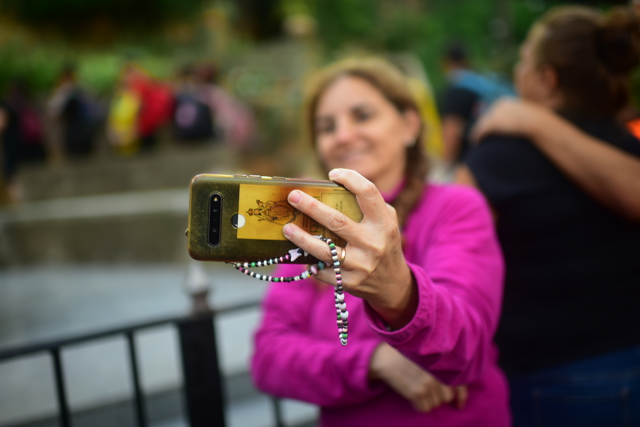 Una multitud marchó a la Virgen de Lourdes en Alta Gracia. (Pedro Castillo / La Voz)