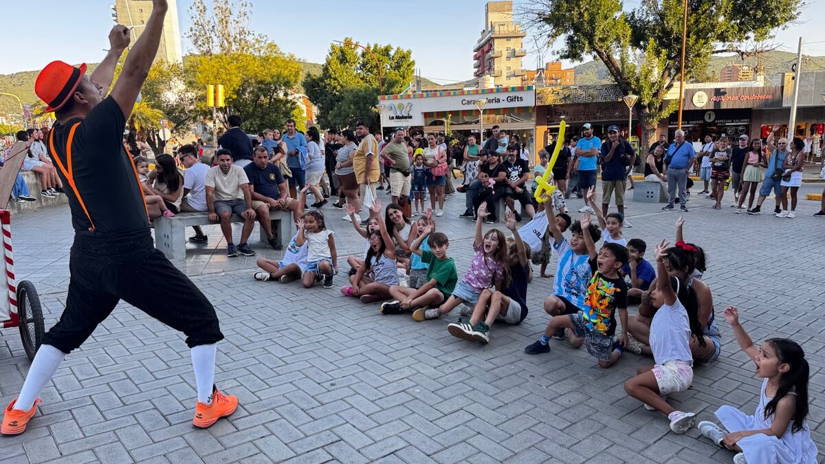 Villa Carlos Paz: turismo en las calles en la primera quincena de enero