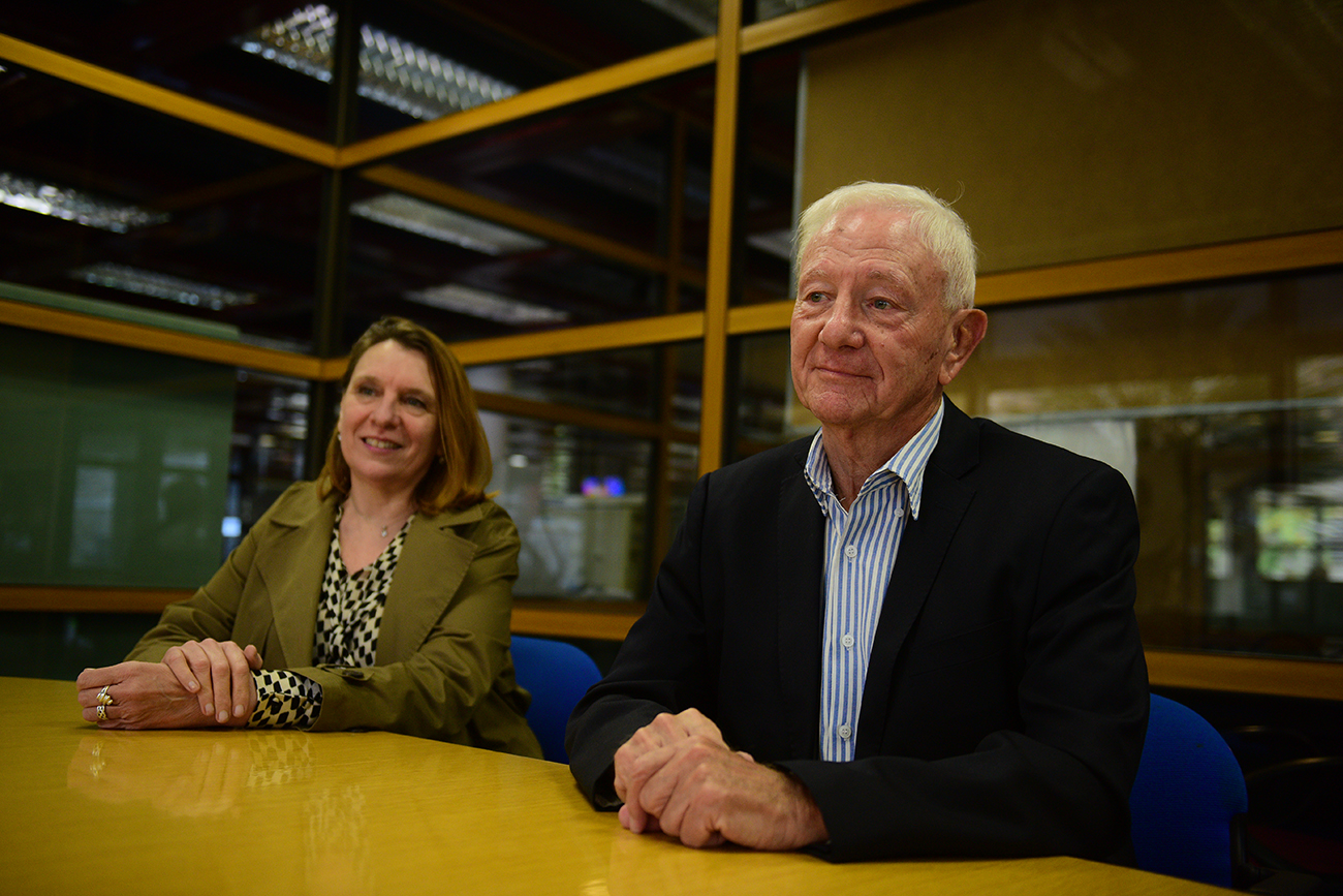 Mariela Marchisio vicerrectora de la Unc y Hugo Juri ex rector de la Unc. En el marco de los 25 años de la declaración de la Manzana Jesuítica como Patrimonio de la Humanidad. (José Gabriel Hernández / La Voz)