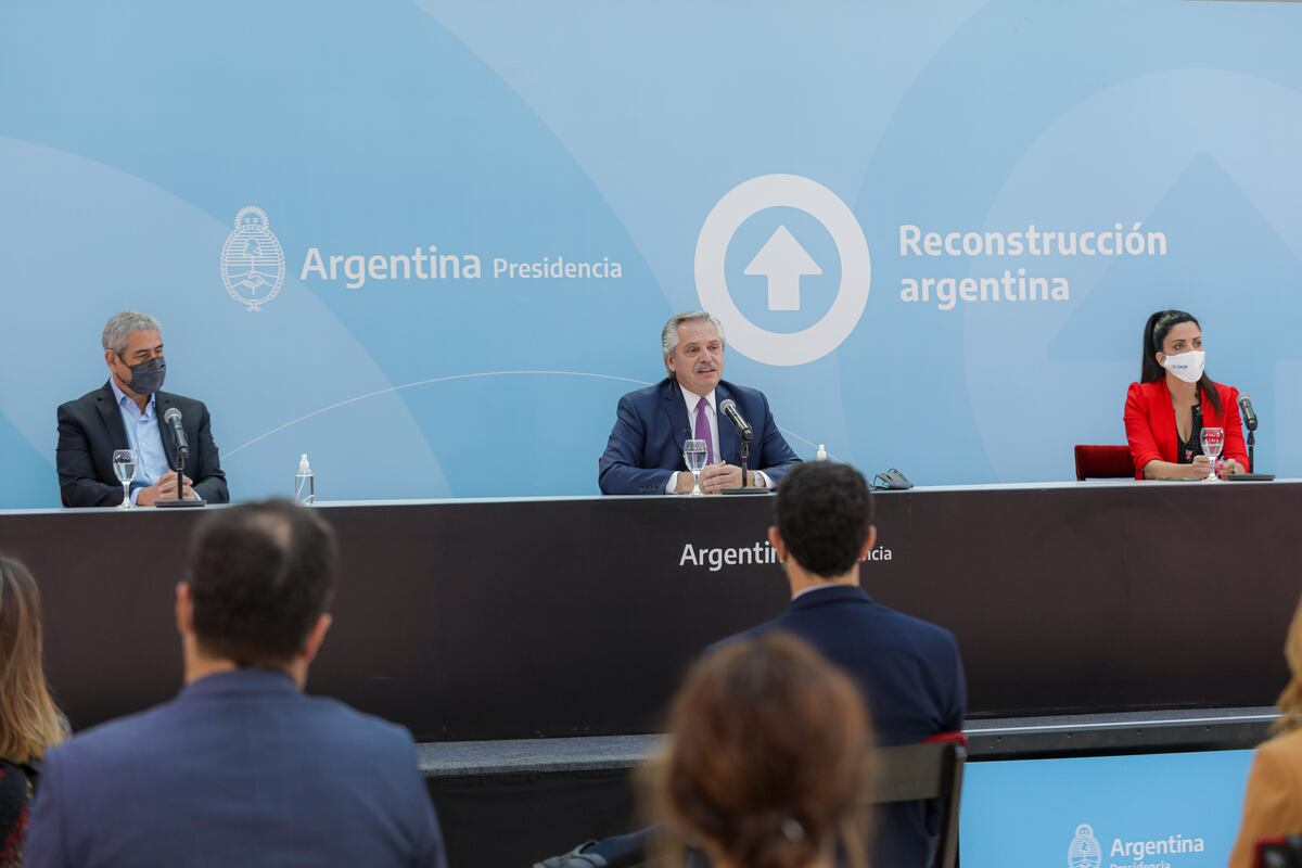 El Presidente anunció la construcción y entrega de viviendas para mayores de 60 años en complejos especiales. (Presidencia)